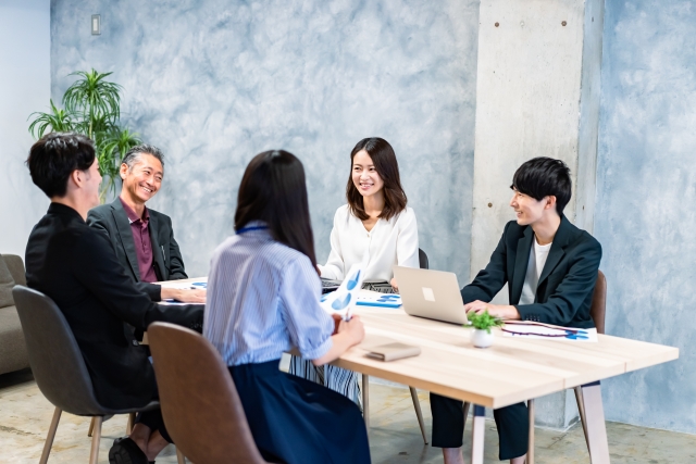 笑顔の社員たち