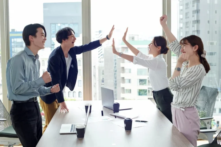 職場コミュニケーションを活性化させる15策！取り組み具体例や標語を紹介