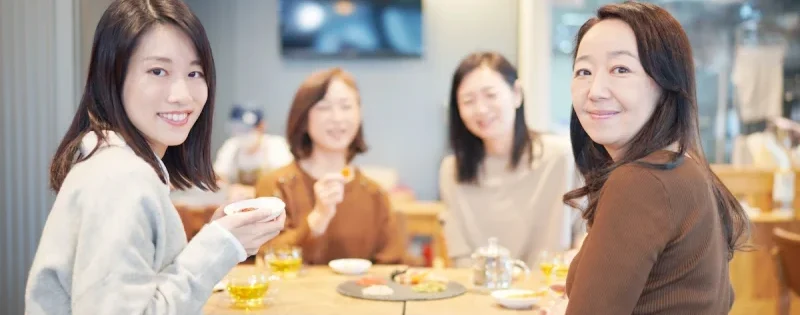 シャッフルランチは嫌？社内コミュニケーション向上の効果・事例を解説！のアイキャッチ画像