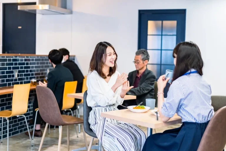 社員食堂とは？導入のメリット・デメリット、事例、運営方法を解説