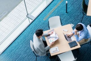 夏と梅雨を快適に乗り切る方法！オフィス環境改善に効果的なアイデア事例と必要なポイントを紹介のアイキャッチ画像