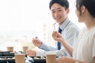 福利厚生に最適な食事補助サービスの選び方。社食導入の条件や注意点とは？のアイキャッチ画像