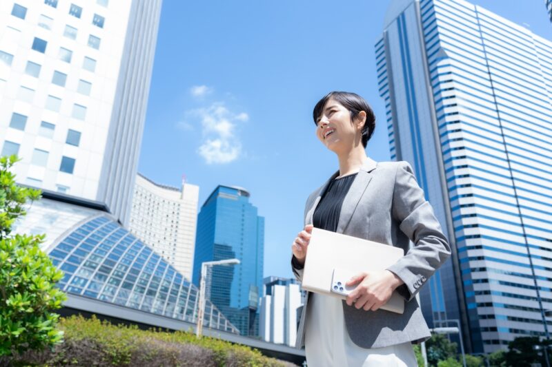最近廃止する企業が増えてきている「リモートワーク」。その理由は？のアイキャッチ画像