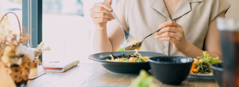 置き社食の選び方とは？人事・総務担当者が重視する商品ラインナップと3温度帯対応を解説のアイキャッチ画像