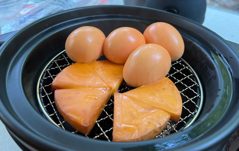 燻製器を使って作ったたまごとチーズ